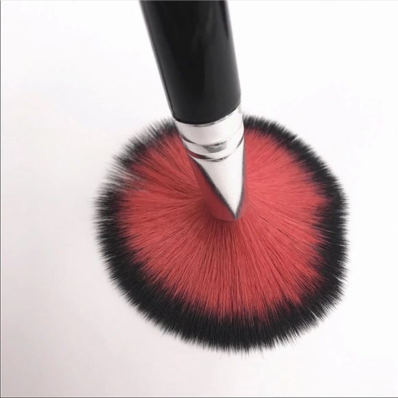 Hello Kitty Makeup Set - Picture 2 of 2